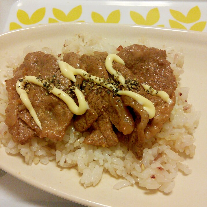 牛肉の生姜焼きのっけ三十雑穀ご飯☆マヨペッパー風味